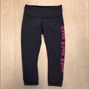 SoulCycle Lululemon cropped leggings